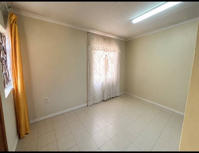 4 BEDROOM HOUSE FOR SALE IN LENASIA